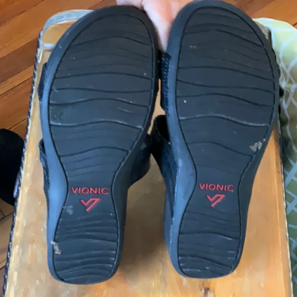 Vionic sandals - image 9
